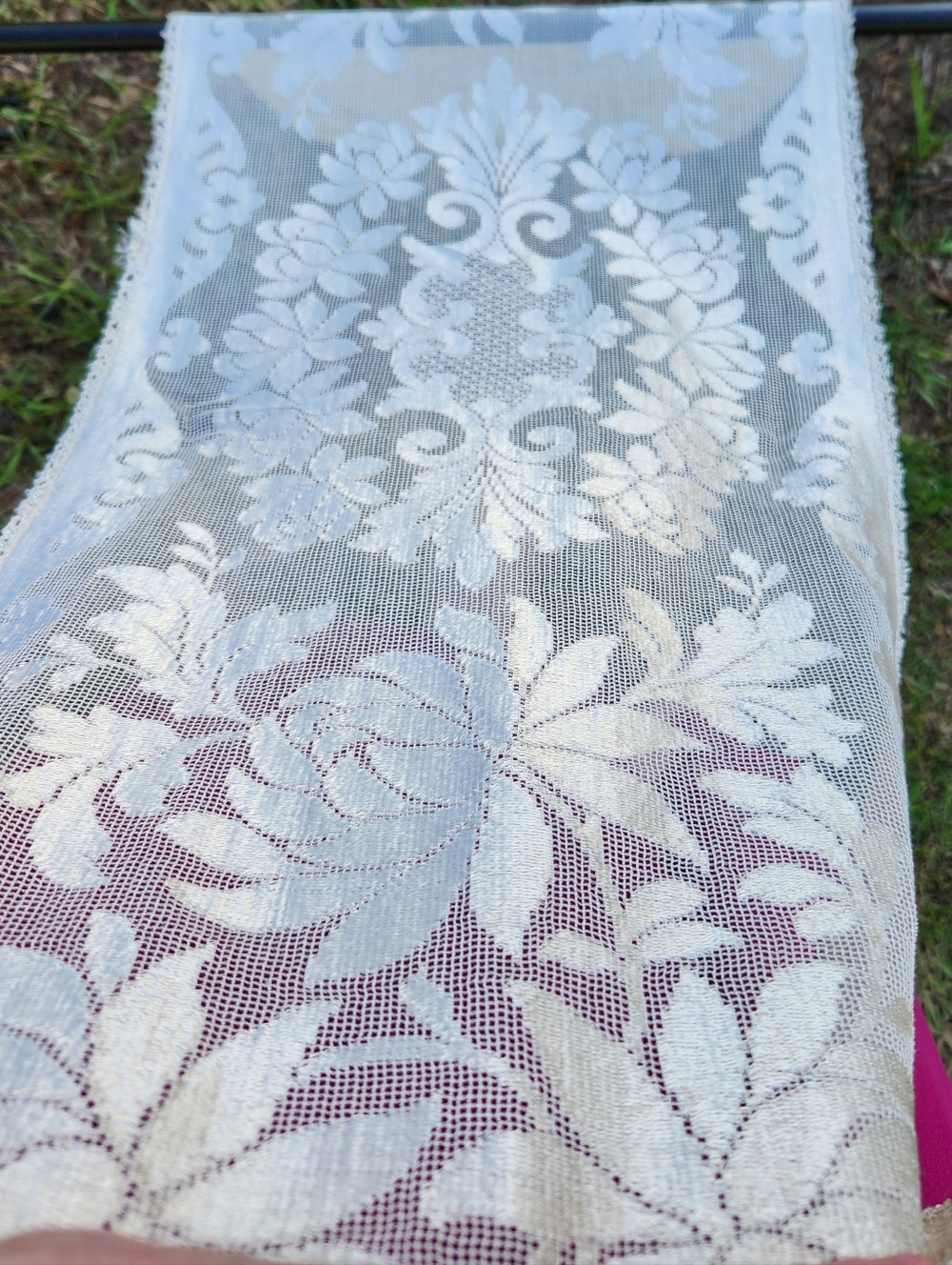 VINTAGE EASY CARE IVORY LACE TABLE RUNNER